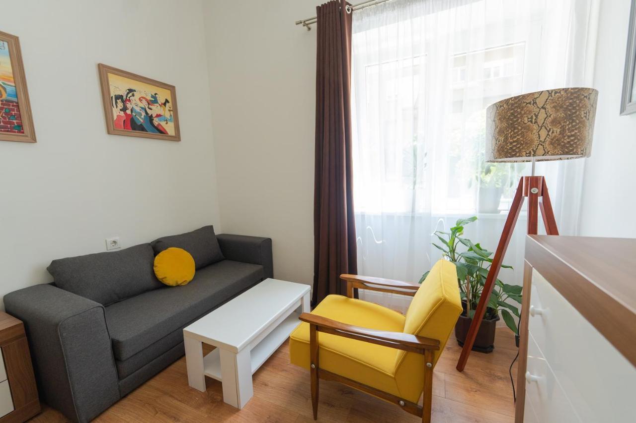Sleep Hostel Ni Екстериор снимка